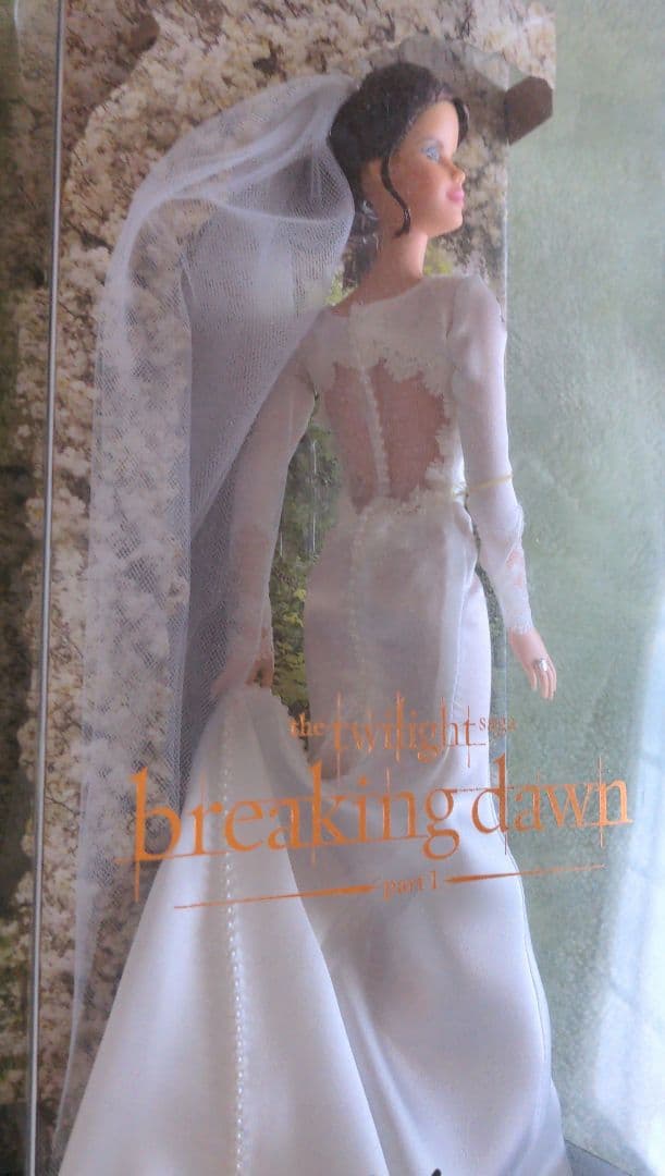 バービー人形　トワイライトベラ（ピンクラベル）