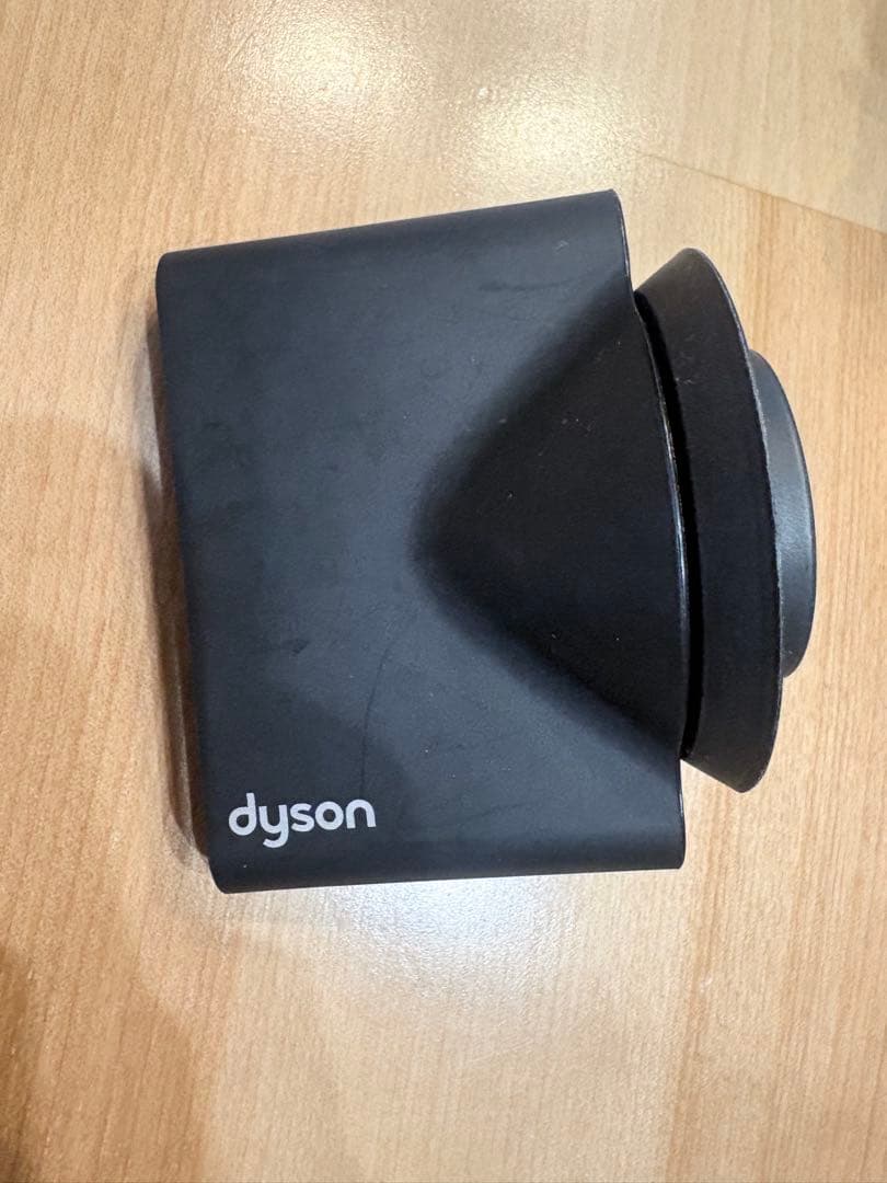dyson ダイソン　ヘアドライヤー　ブラック　ニッケル