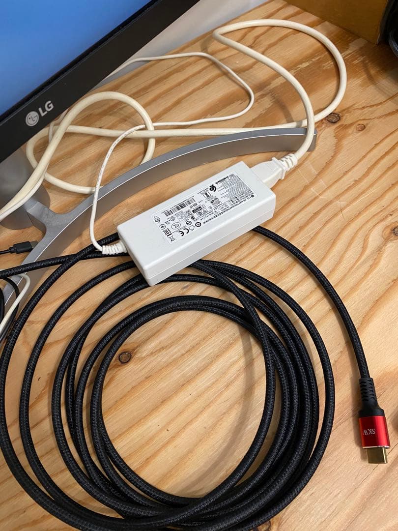 LG モニタ　ディスプレイ　32UN550-W 4K 31.5インチ