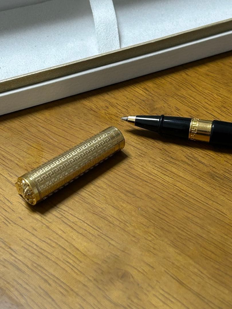 ヴェルサーチェversaceボールペンメデューサ装飾美品ゴールド　ブラック　黒金