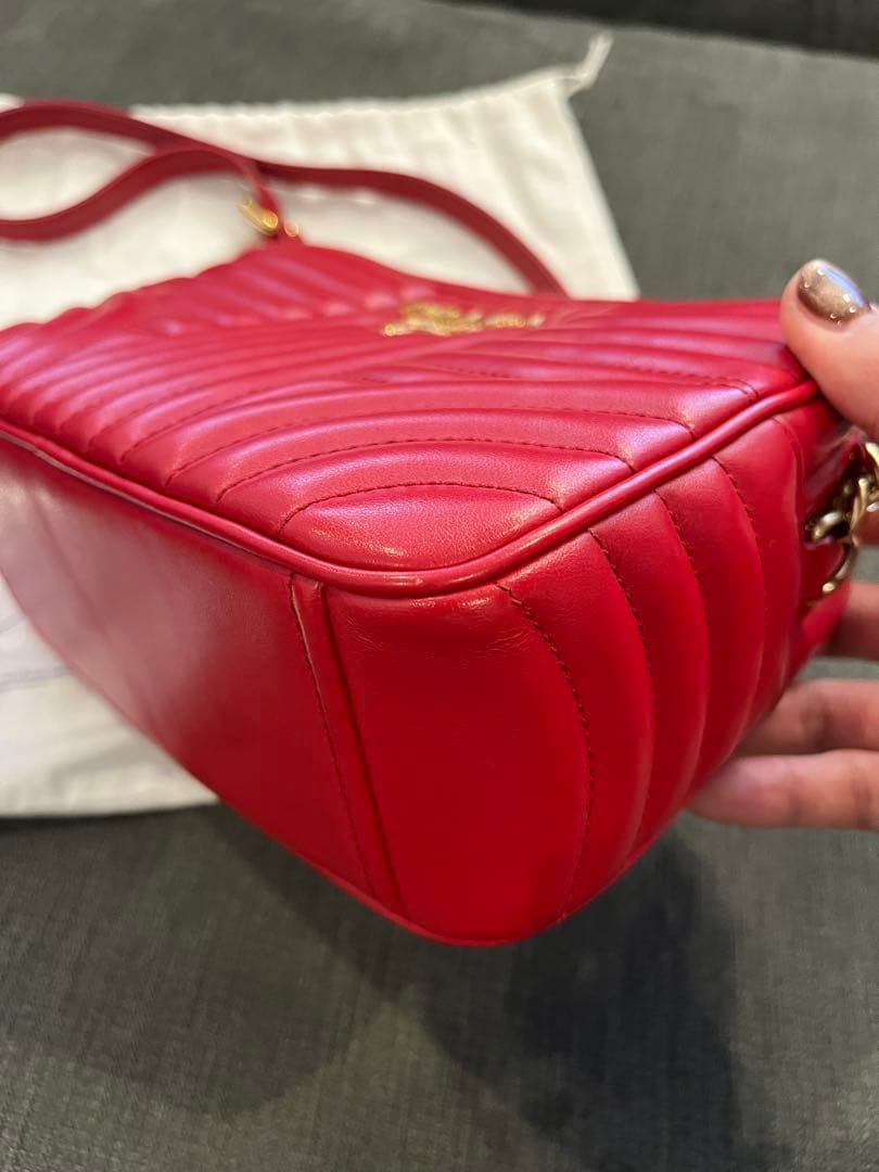 お値引中！PRADA ダイアグラム チェーンショルダーバッグ 赤レッド