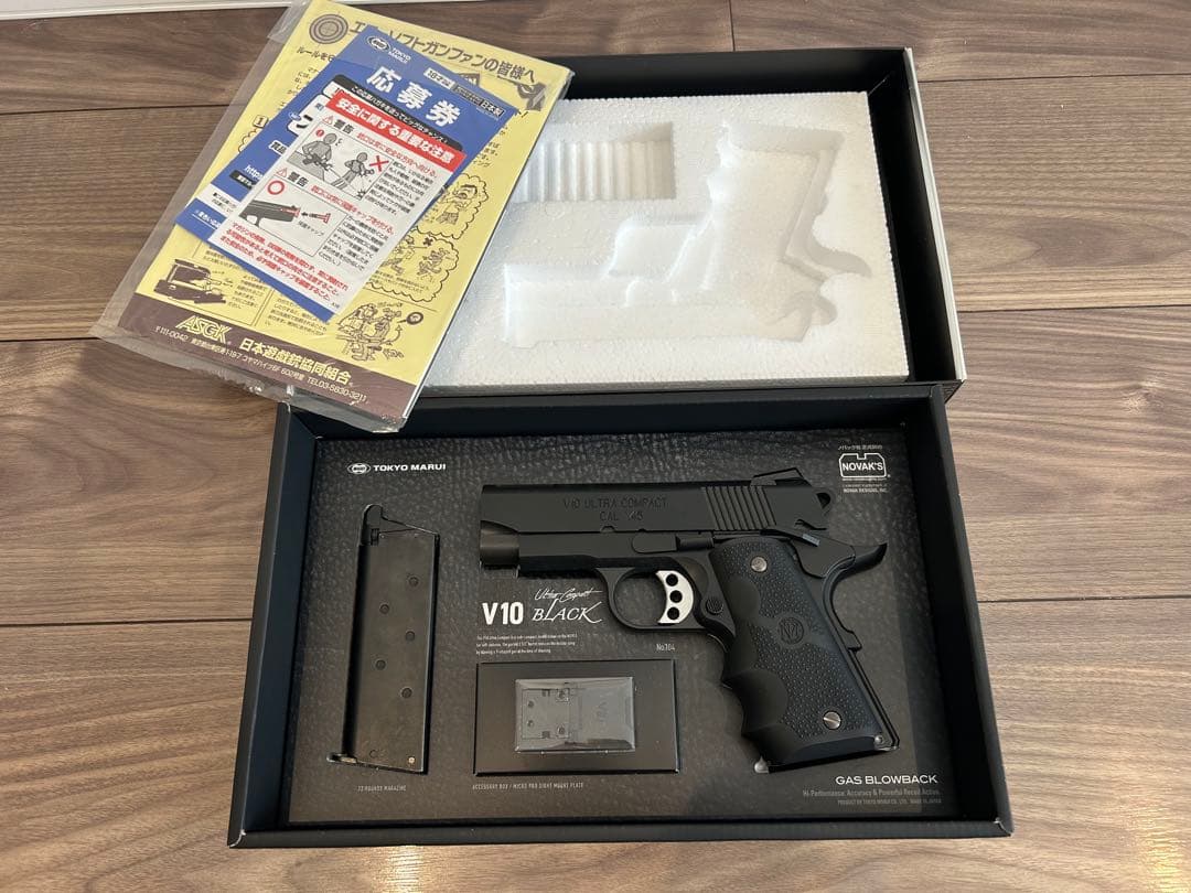 V10 Ultra Compact Black ガスガン