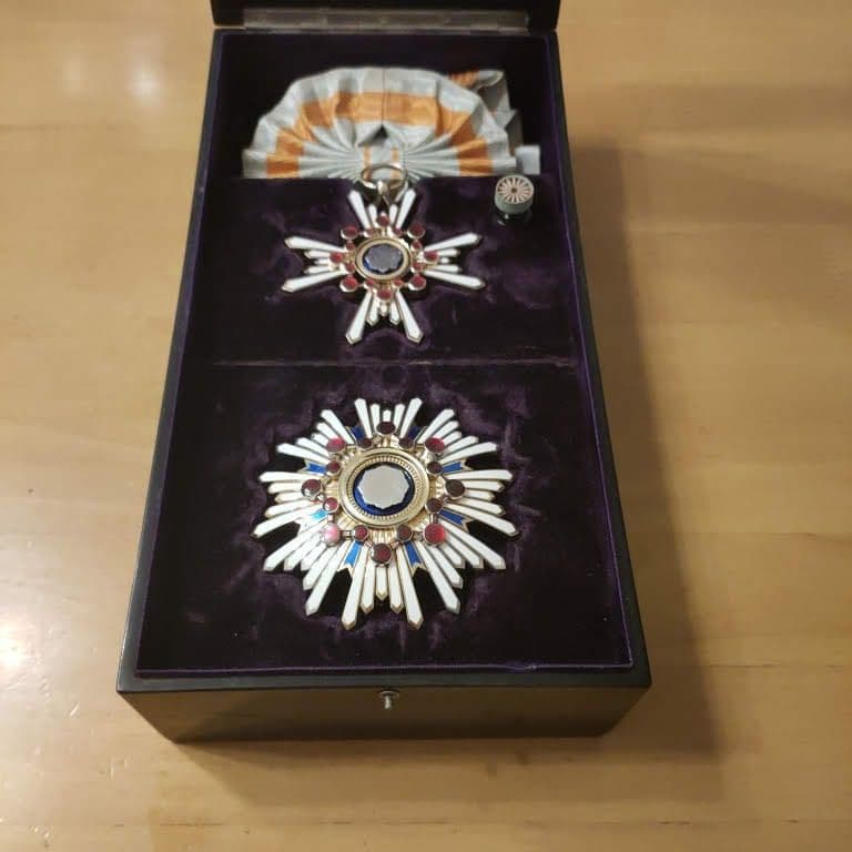 【極美品! 本物保証】勲一等瑞宝章 明治勲章 瑞宝大綬章 勲章 徽章 褒章 純銀