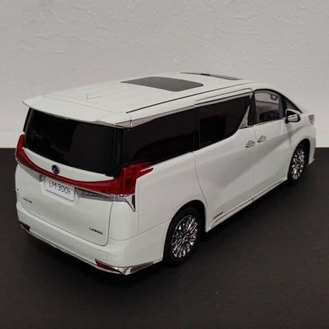 自動車 1/18 scale LEXUS LM 300h