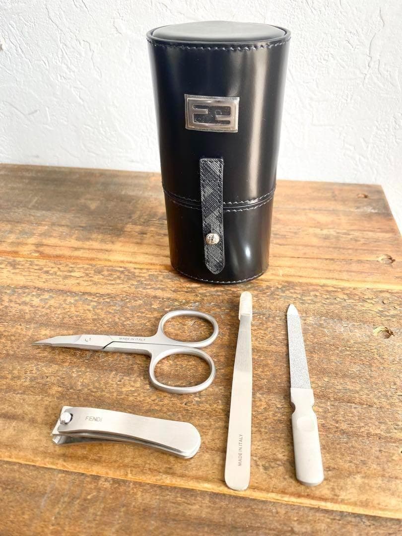 FENDI フェンディ グルーミング ネイルケアセット レザーケース付き 爪切り