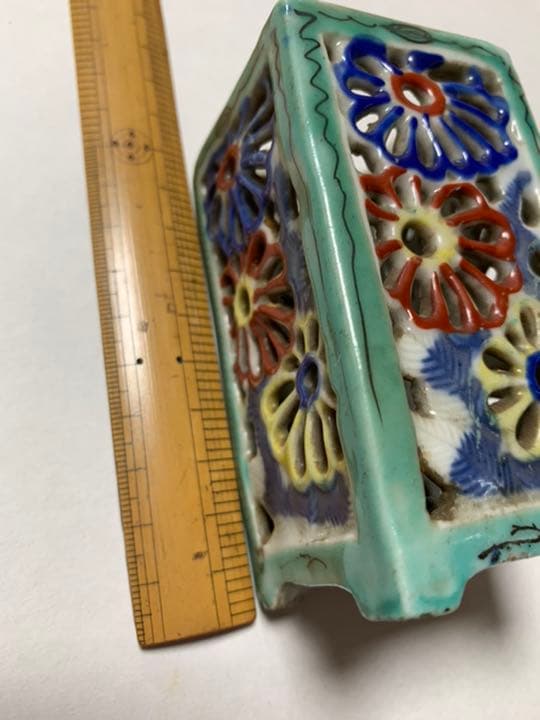 透かし意匠陶製置物