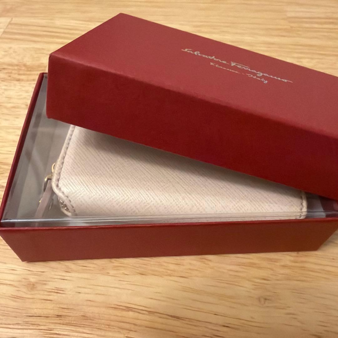 フェラガモ ミニ財布　新品