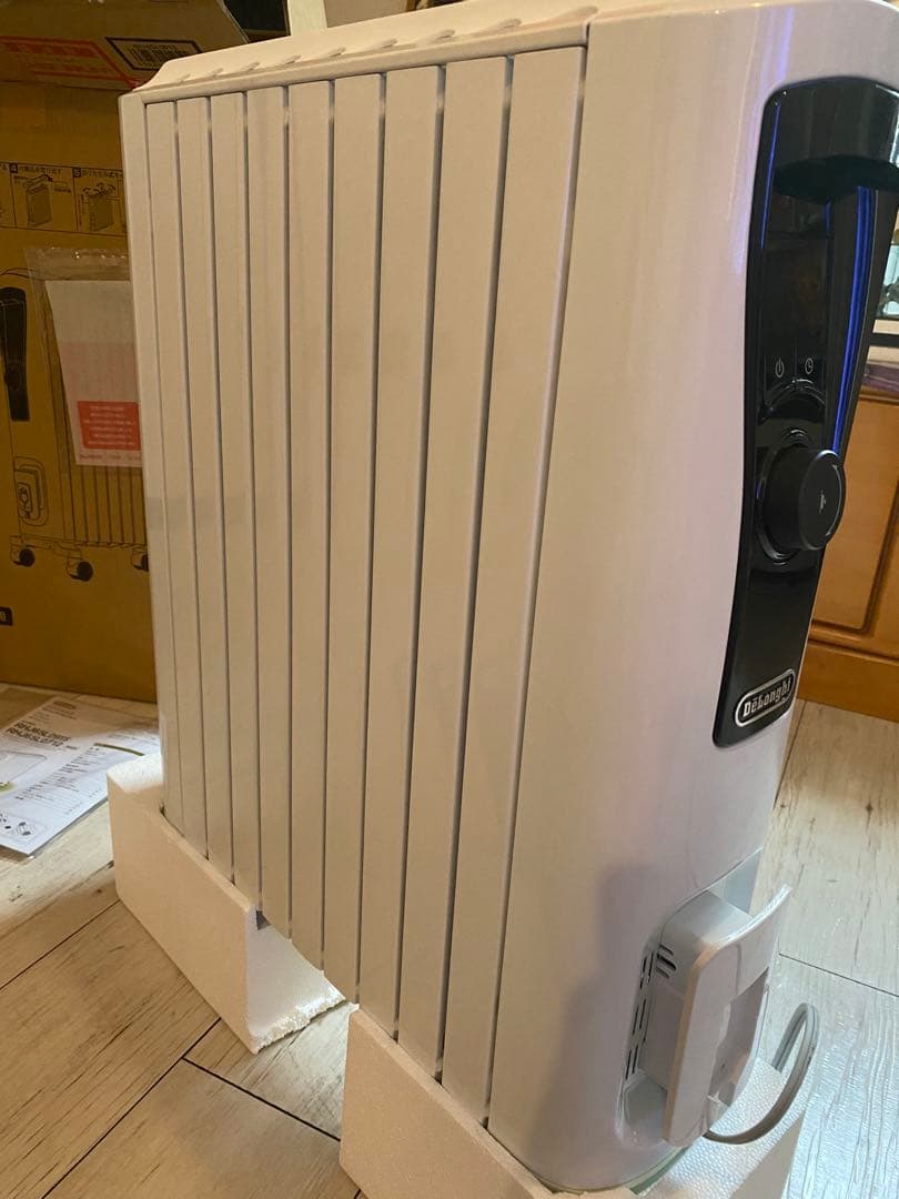 デロンギ　オイルヒーター　型式RHJ65L0915 お値下げ可