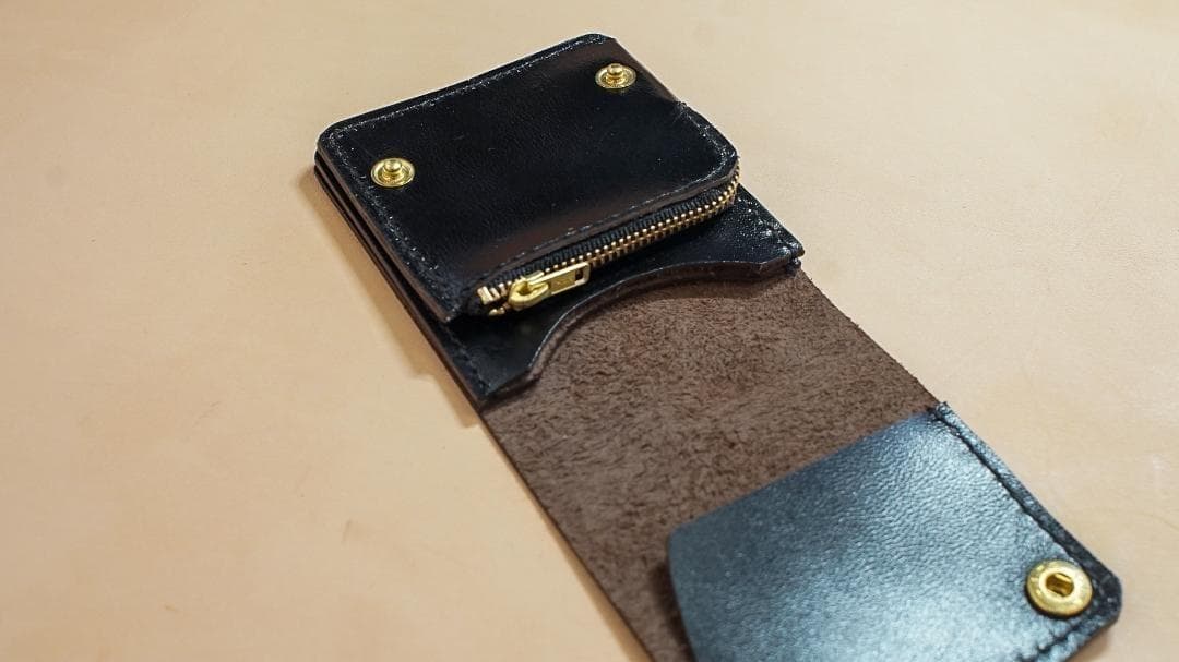 スマートトラッカーウォレット　タンニン鞣し　ブラック　茶芯　馬革手縫い