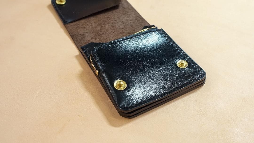 スマートトラッカーウォレット　タンニン鞣し　ブラック　茶芯　馬革手縫い