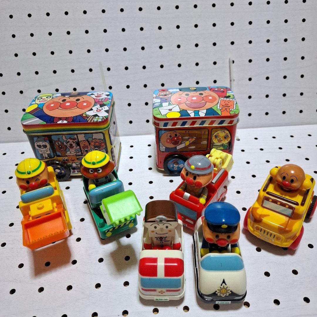 アンパンマンはたらく車　6台&連結小物入れ