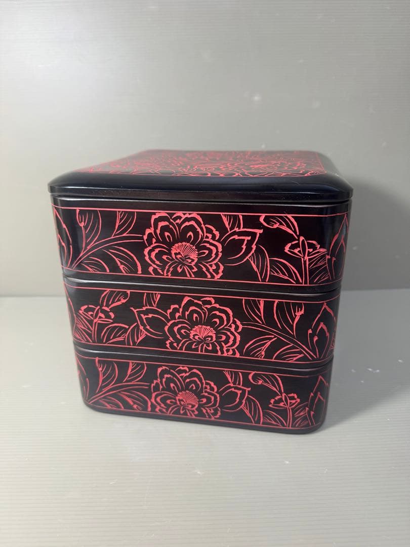 2546 越前塗　骨董　三段重箱 漆 漆器 泥朱 牡丹彫