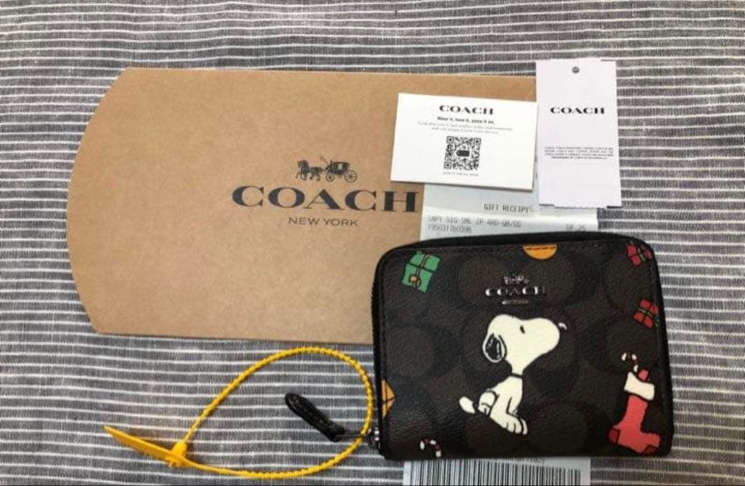 新品　コーチ　ピーナッツ　スヌーピー　折財布