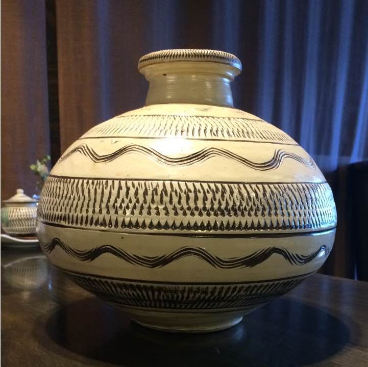 小鹿田焼　三升丸花瓶　飛び鉋　白