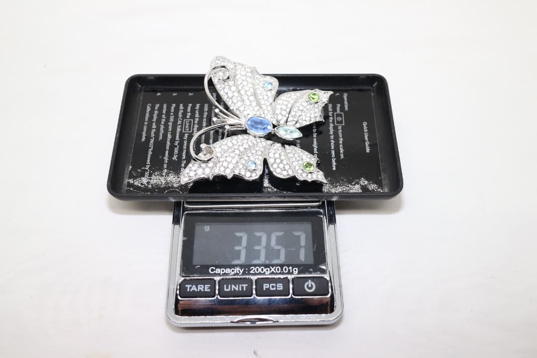 SWAROVSKI スワロフスキー ブローチ 蝶々 大きめ 元箱有り