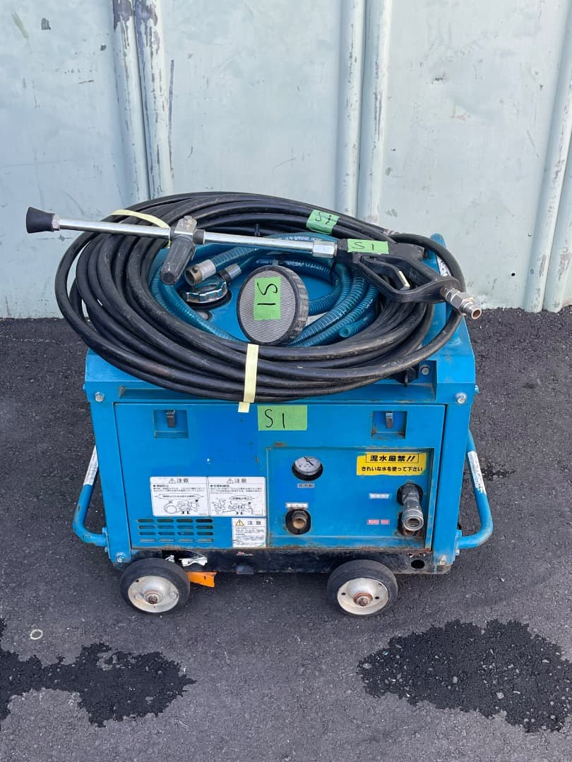（ツルミ）セル付きエンジン高圧洗浄機防音　ガン・高圧ホース・給排水ホースセット