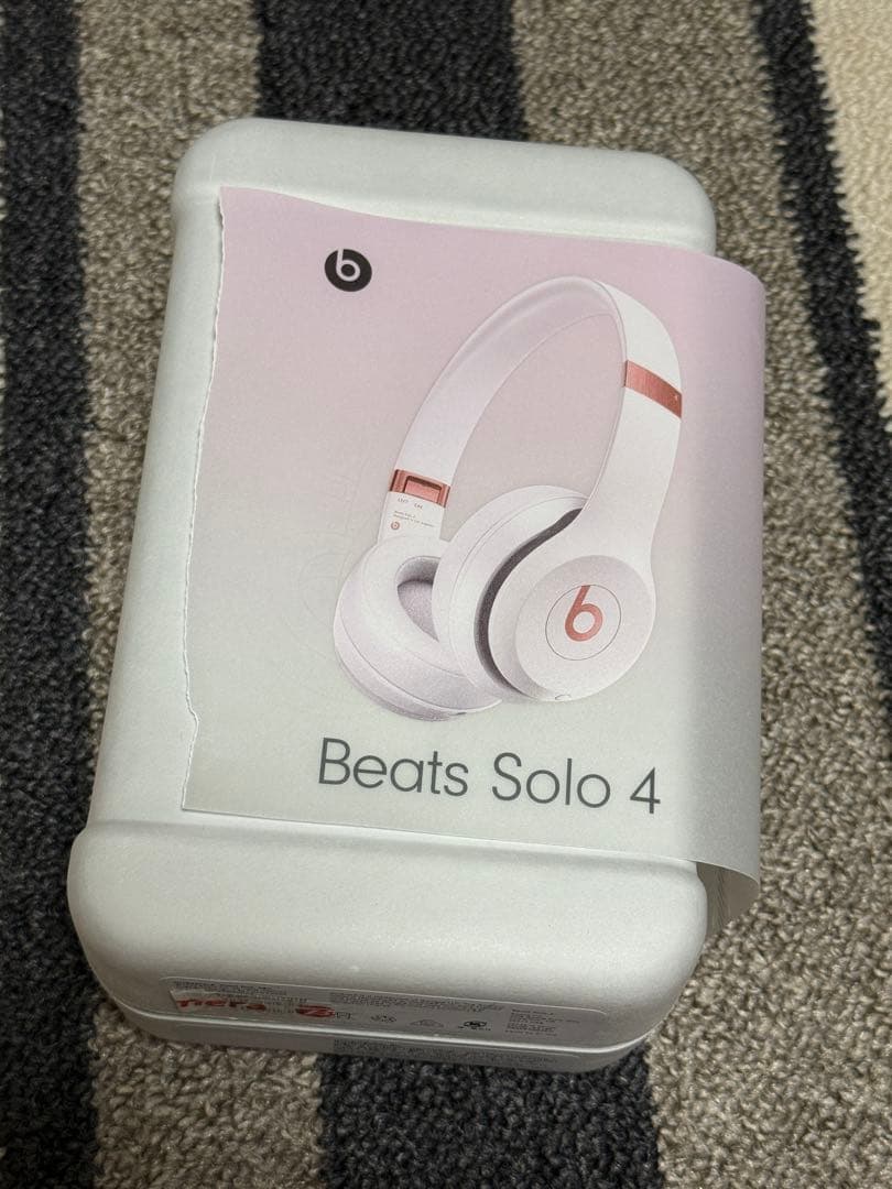 Beats Solo 4 ヘッドフォン　クラウドピンク