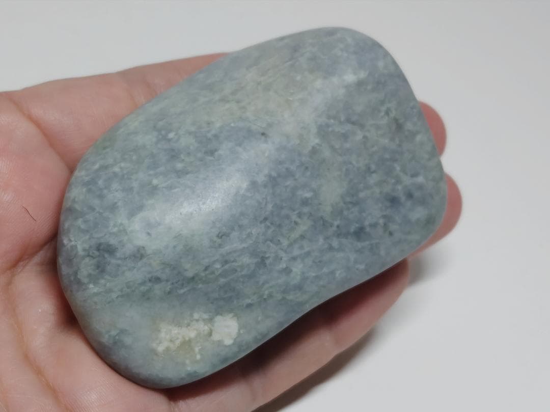 糸魚川61 翡翠 220g ヒスイ 原石 鑑賞石 自然石 誕生石 鉱物 鉱石