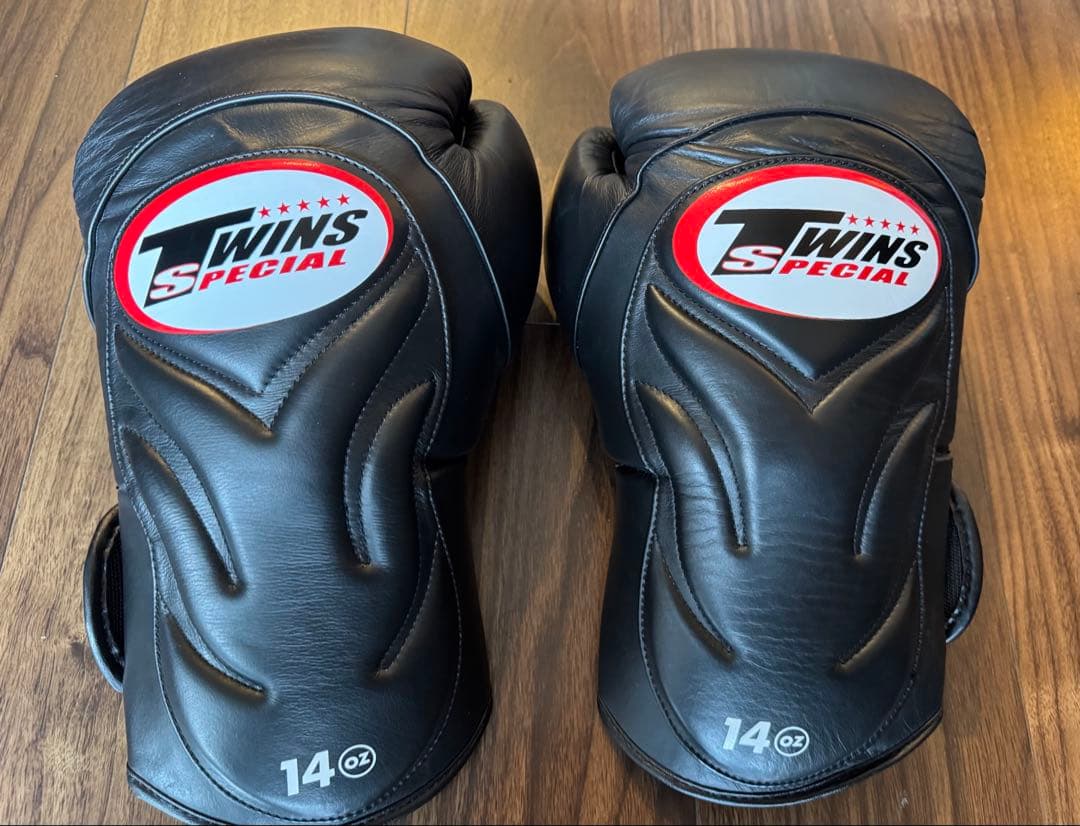 希少品　TWINS SPECIAL ボクシンググローブ 14oz ブラック
