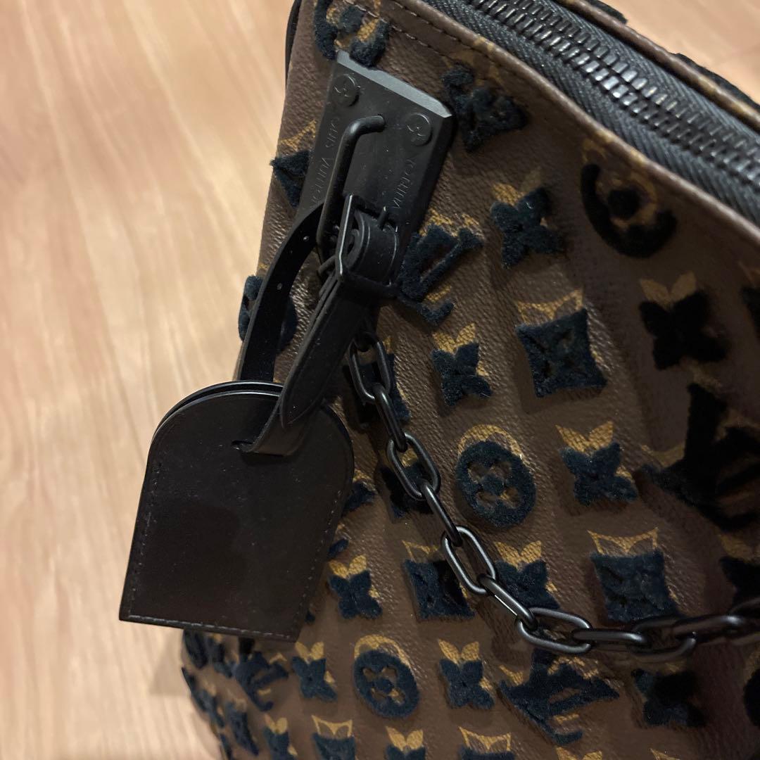 希少、最安値)ルイヴィトン　タフタージュキーポルトリアングル50 M45046