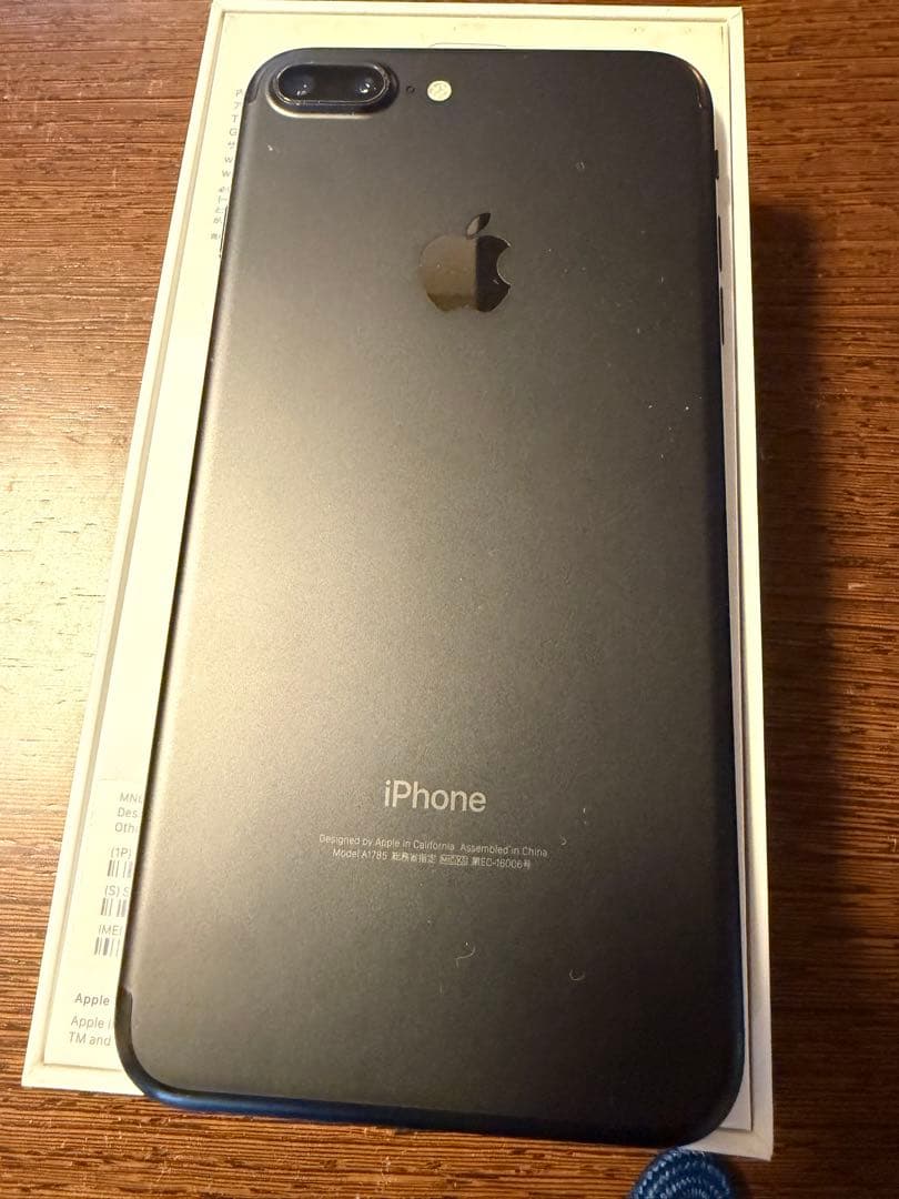 【美品】iPhone7 Plus ブラック 本体 箱付 イアホン付 Simフリー