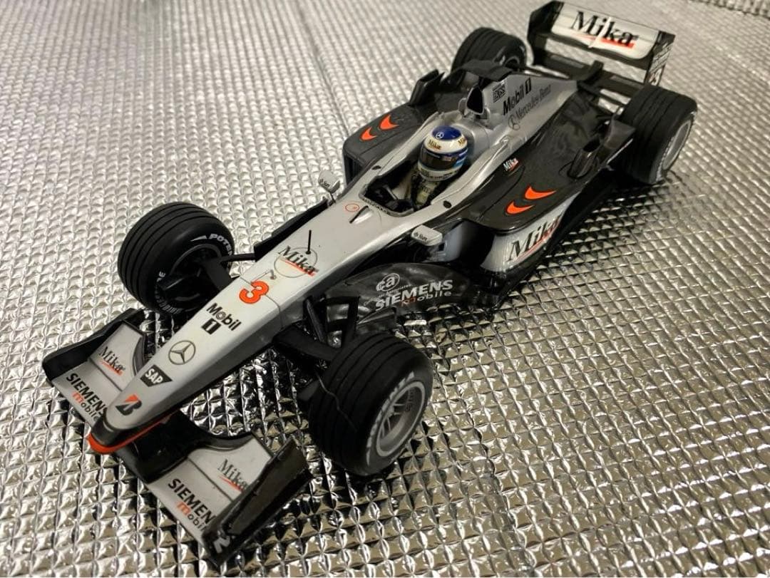 【ミニチャンプス　マクラーレン　メルセデス　MP4-16 2001年　1/18】