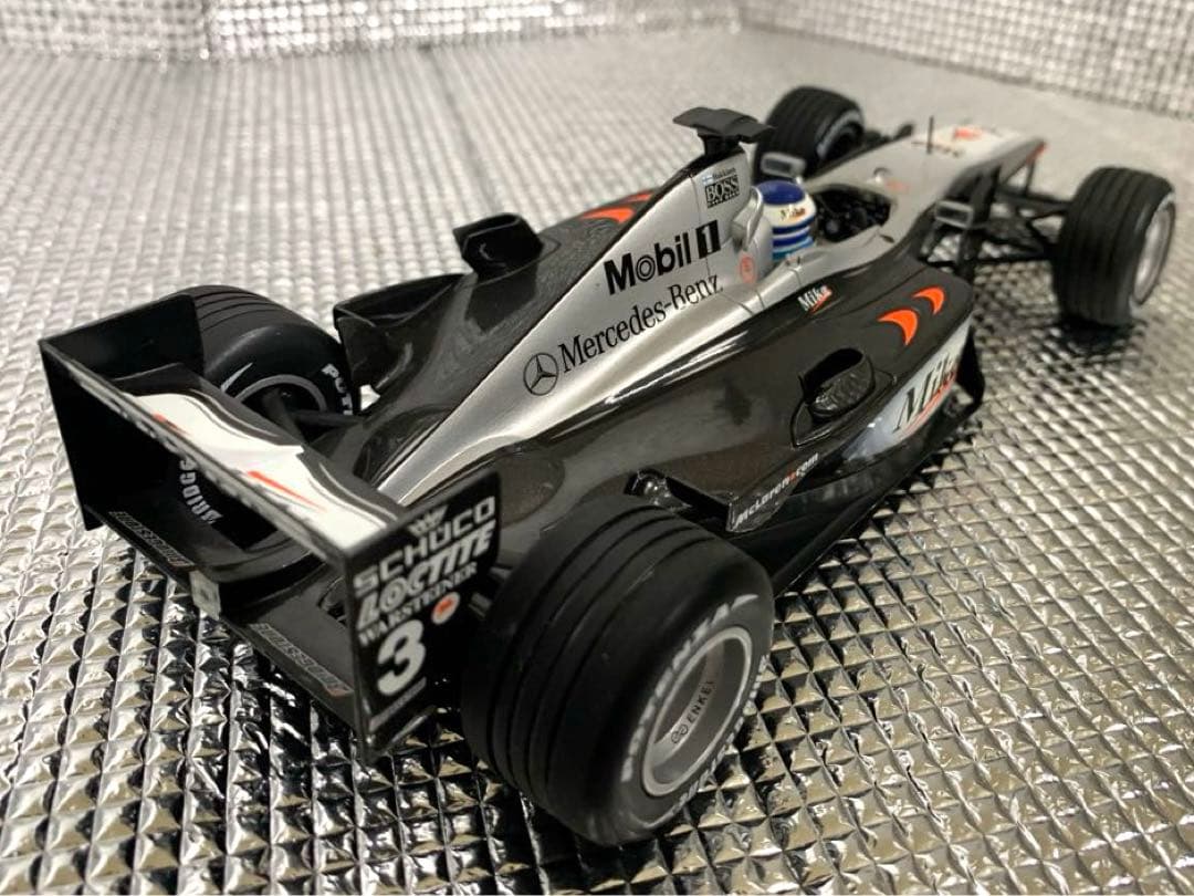 【ミニチャンプス　マクラーレン　メルセデス　MP4-16 2001年　1/18】