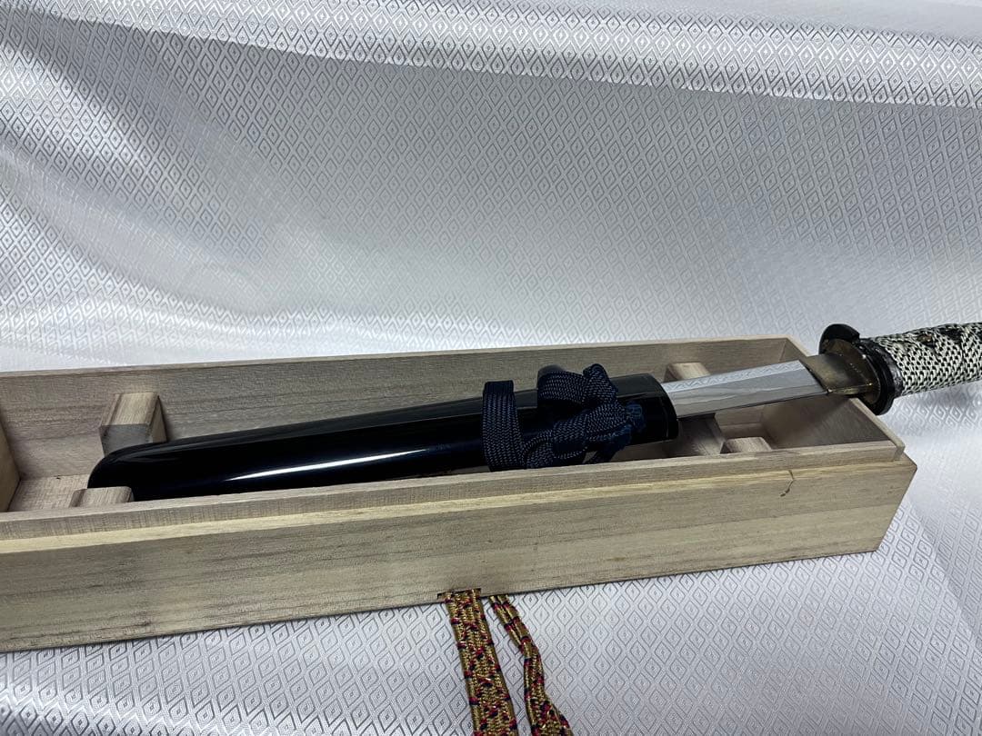 模造刀 短刀 糸巻き柄 と龍の置物セット