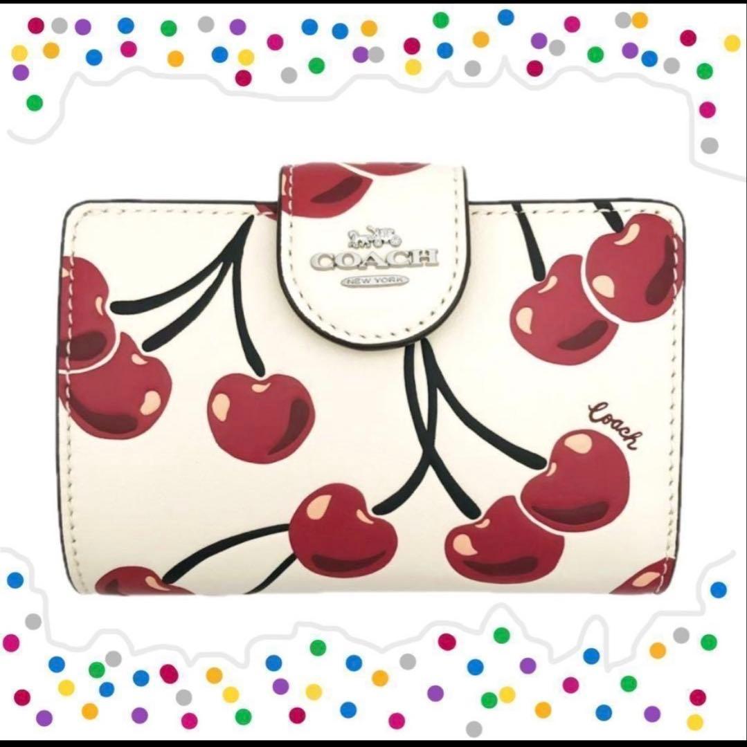 再入荷COACH チェリー柄 苺プリントミディアム二つ折り財布