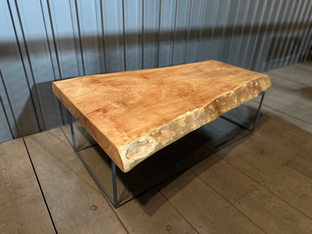 一枚板テーブル　栃　トチ　アイアン　ローテーブル　ソファーテーブル　別荘　民泊