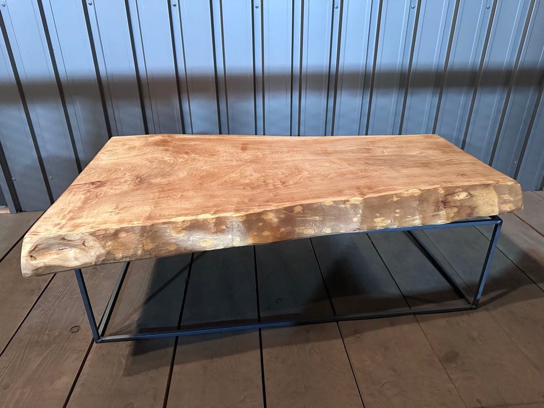 一枚板テーブル　栃　トチ　アイアン　ローテーブル　ソファーテーブル　別荘　民泊