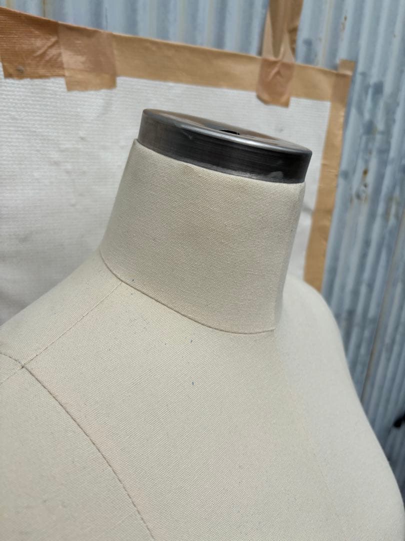 上質な、マネキン ボディ　トルソー　女性用 　86足ストッパー付きファブリック