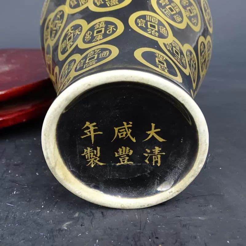 清咸豊烏金釉画金銅銭紋梅瓶 景徳鎮 陶磁器 装飾品 現代工芸品 美術品 置物