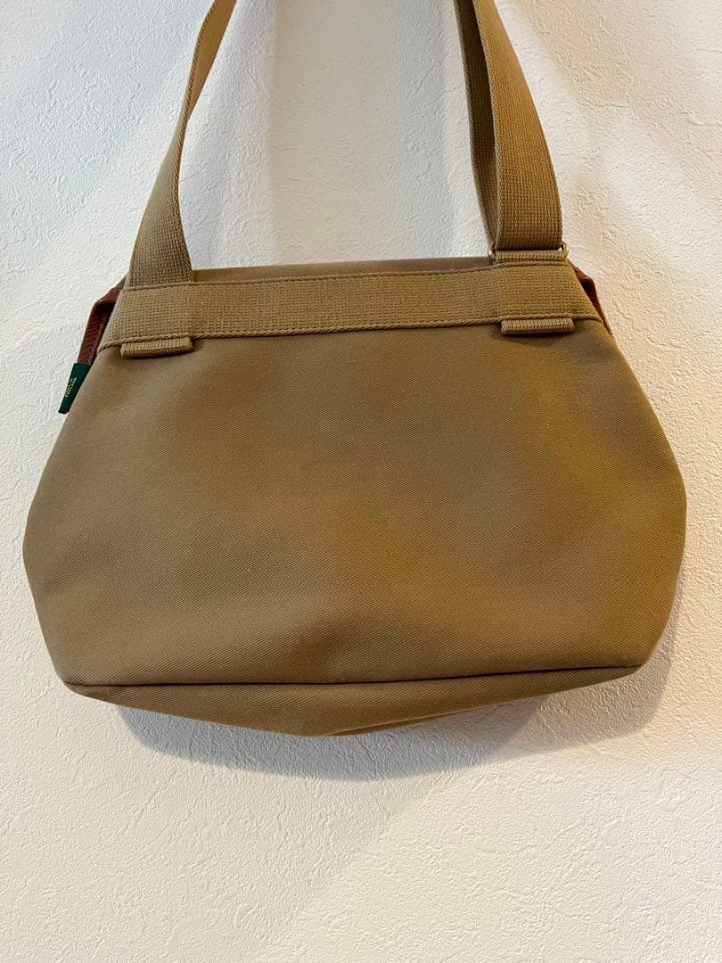 ブレディ　ショルダーバッグ