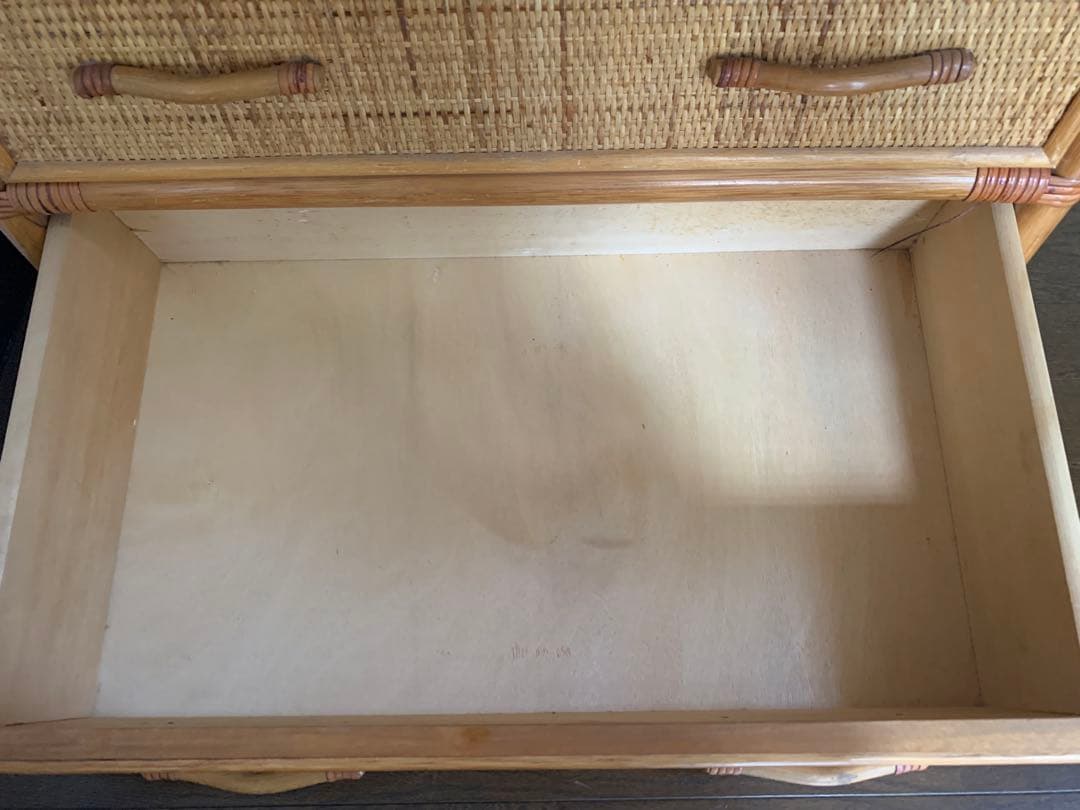 ラタン製オープンシェルフ 引き出し付き