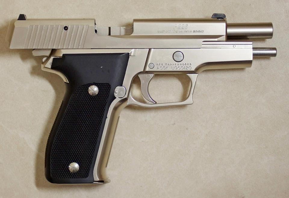 タナカ　SIG P226 美品 シルバーメッキ ブローバックガスガン