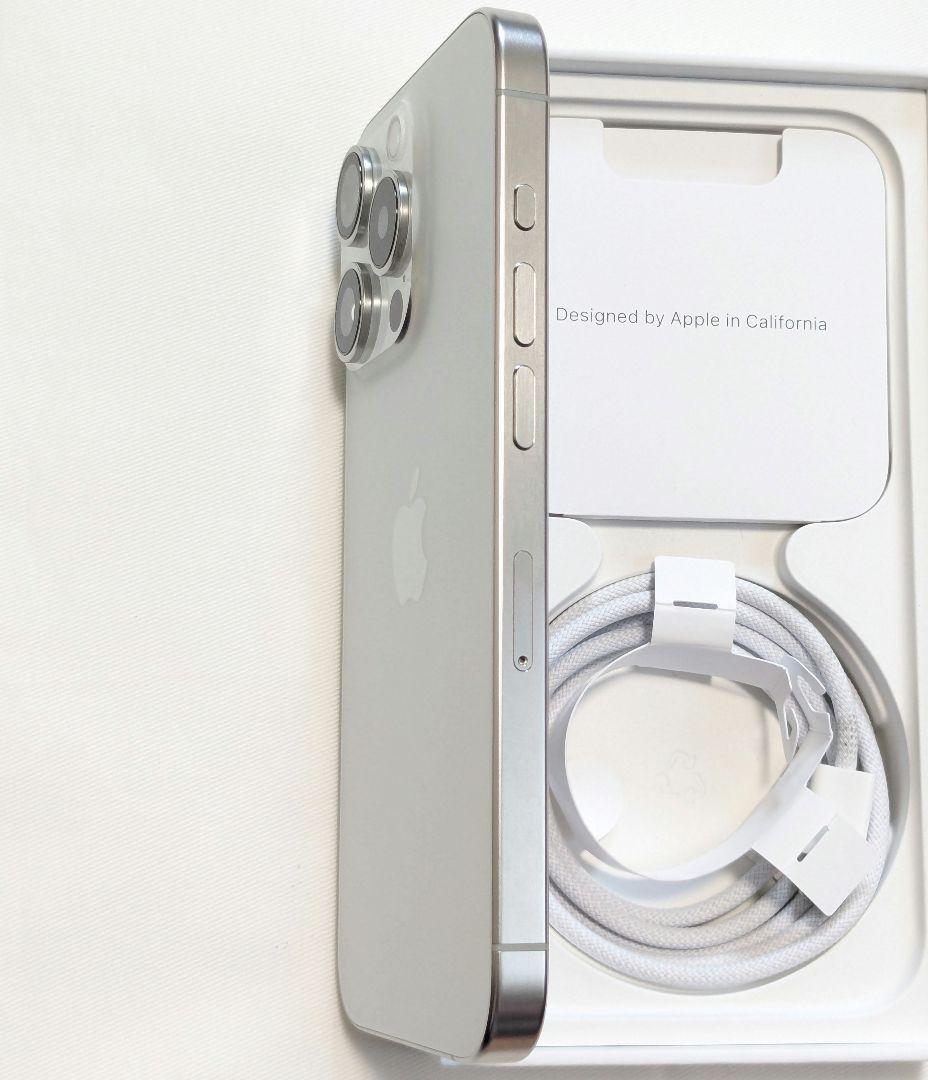 【美品】iPhone15 pro 256GB ホワイトチタニウム　SIMフリー