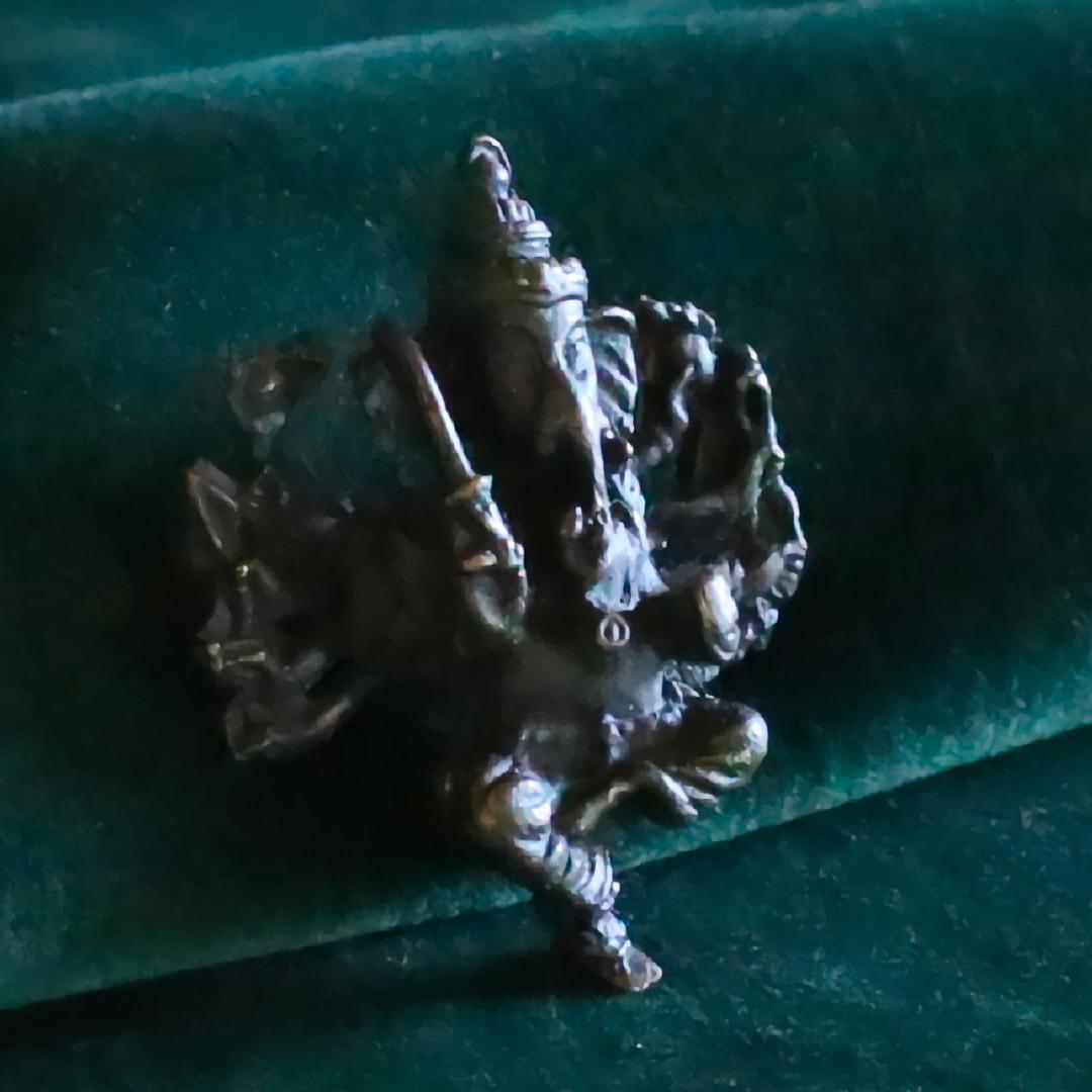 ガネーシャ像（吊）　金属製　4cm 　ー インドの小さな神さま ー