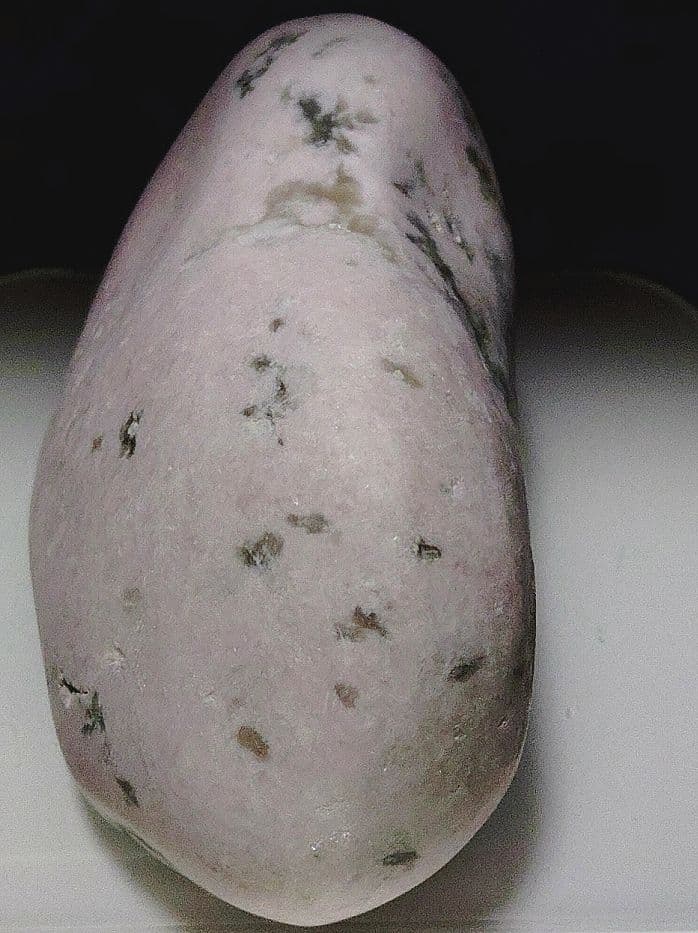 ★翡翠原石★糸魚川ピンク翡翠【須沢海岸・磨き・底カット801ｇ】