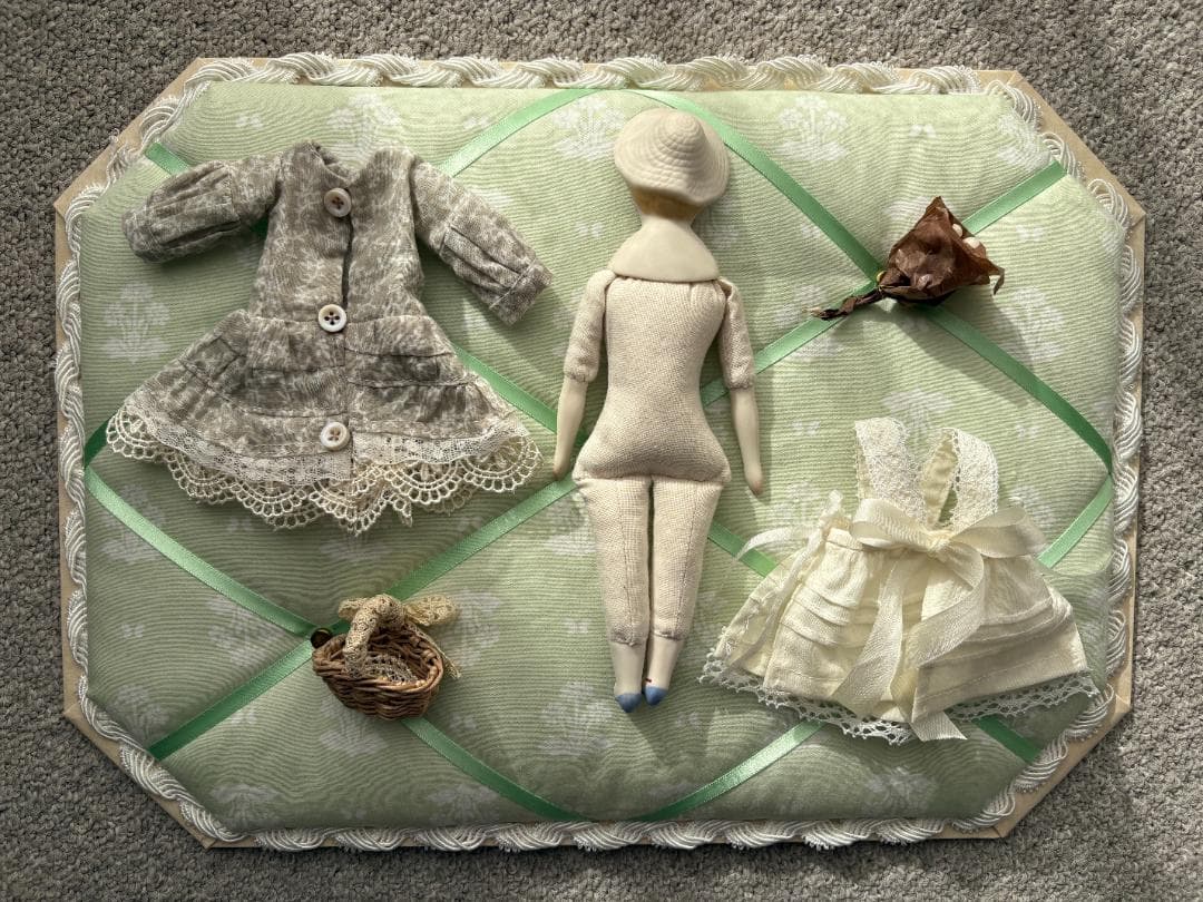 ✨期間限定✨ボネットヘッドのパリアンドール　ビスクドール　ミニョネット