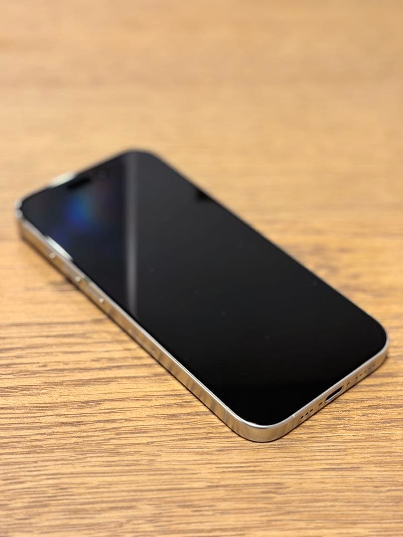 【美品】 iPhone 15 Pro ホワイトチタニウム 256GB 本体