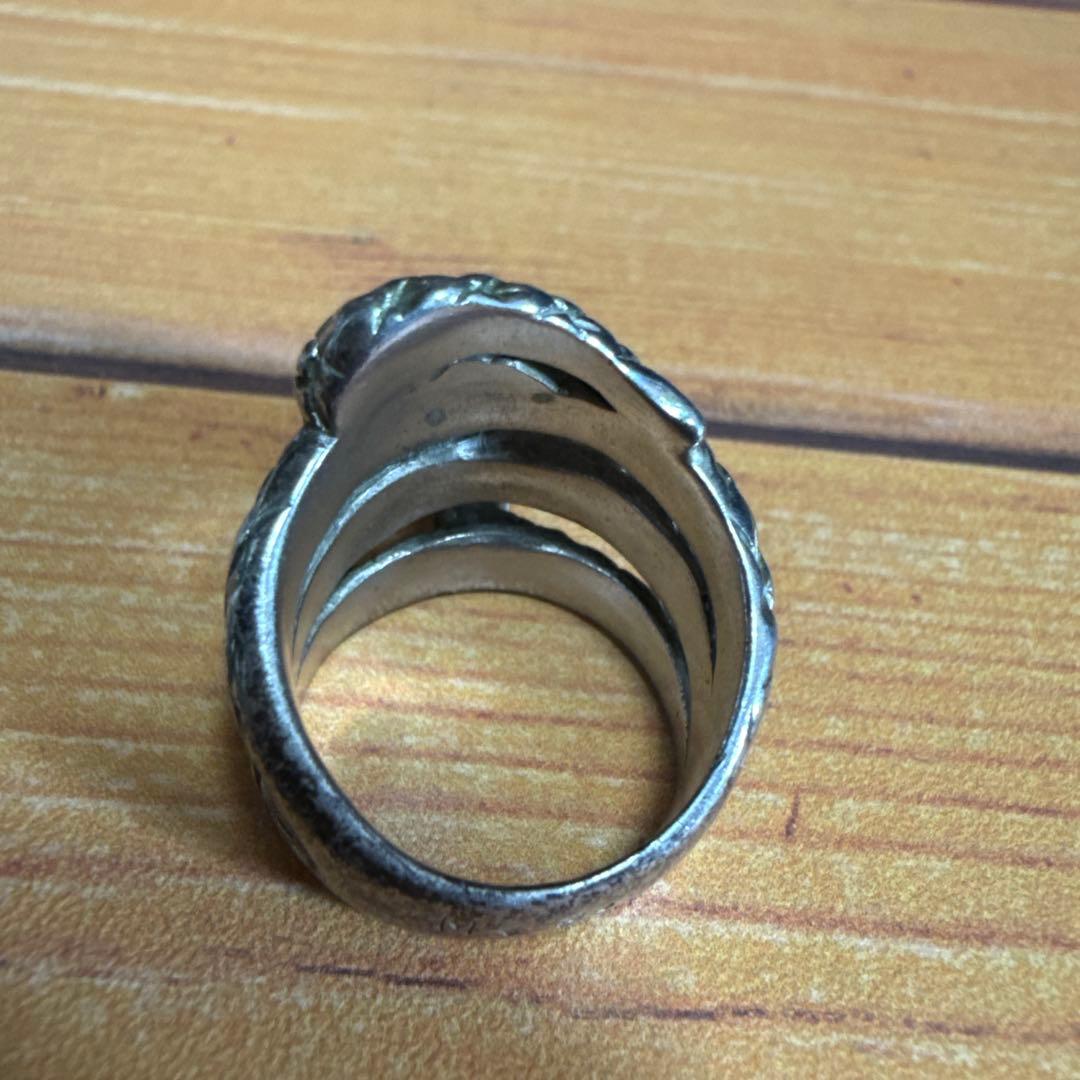 ヴィヴィアンウエストウッドのスネークリン