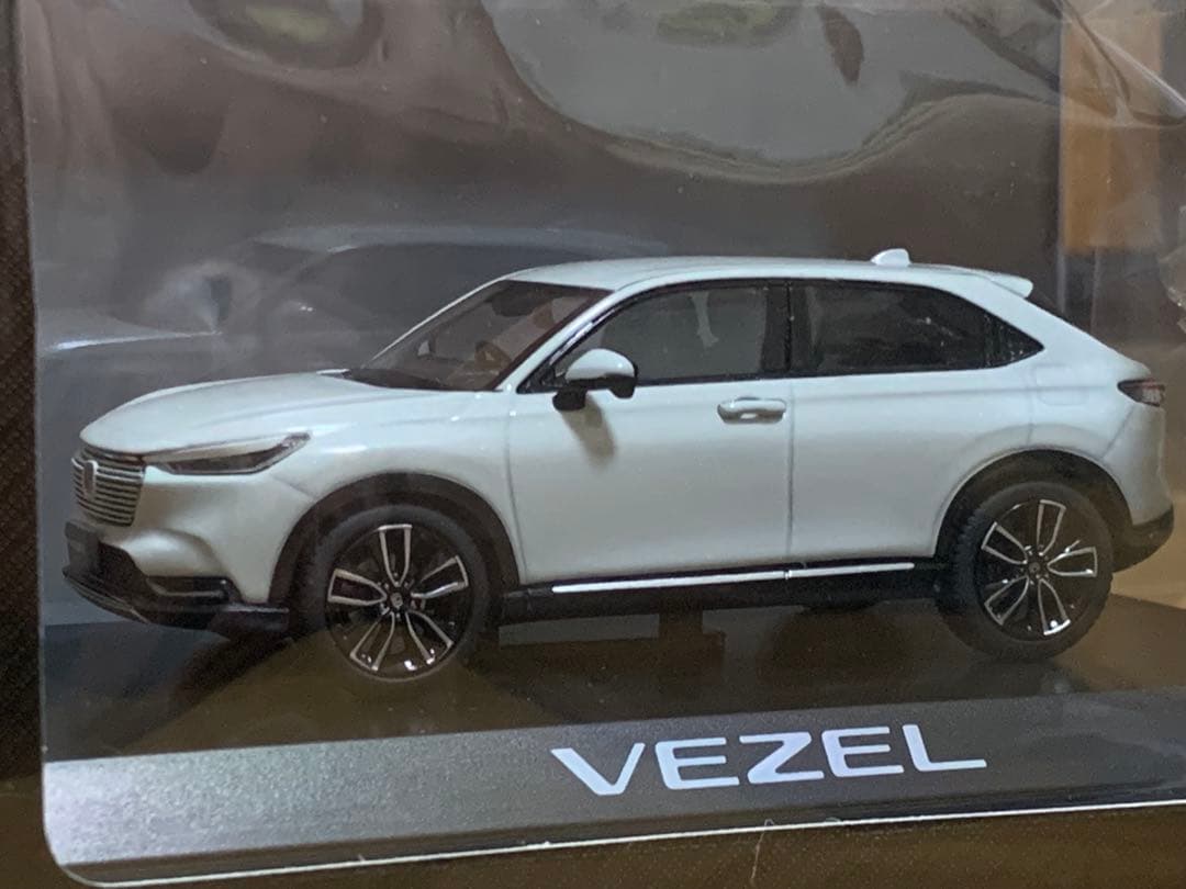 ホビージャパン　ホンダ　ヴェゼル　e:HEV　1/43 サンライトホワイトパール