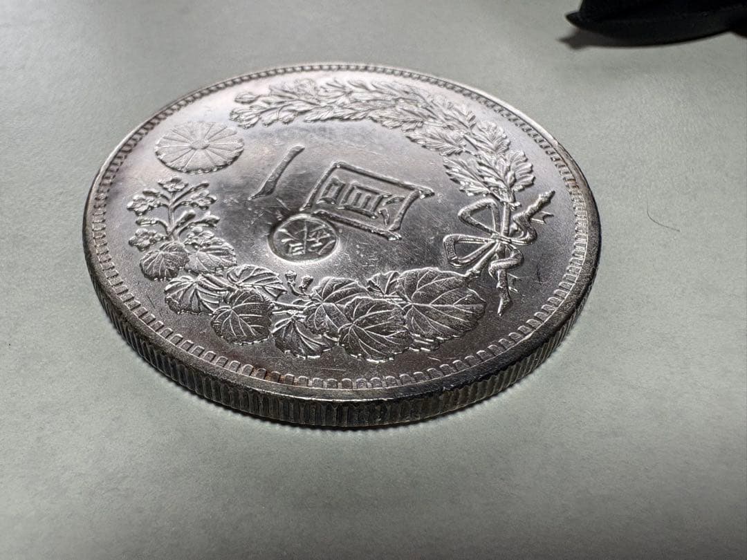 s*e様 【本物保証】極美品　一圓銀貨　丸銀左打　明治29年銘