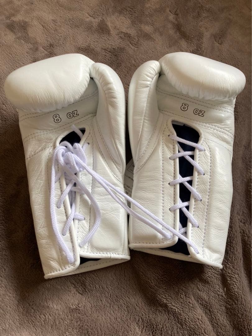 ウイニングボクシンググローブ　8オンス　白　紐タイプ