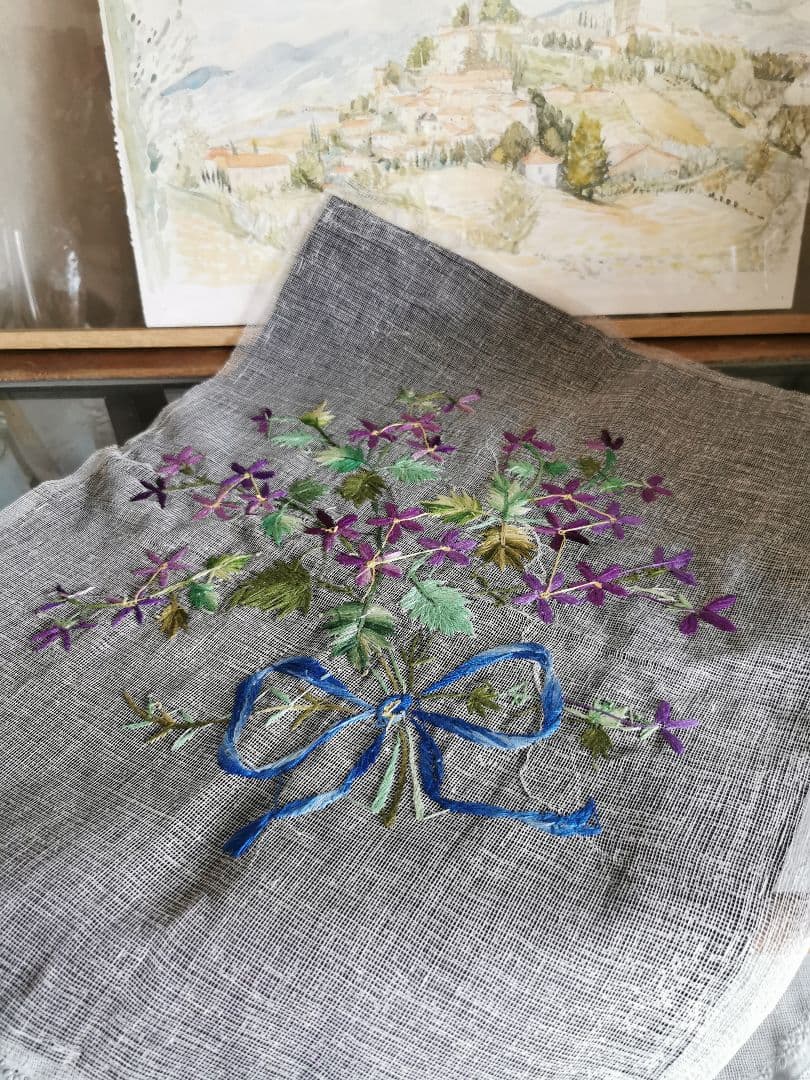 アンティークフランス 紫小花 スミレの花束刺繍 ブルーリボン シルク生地作品