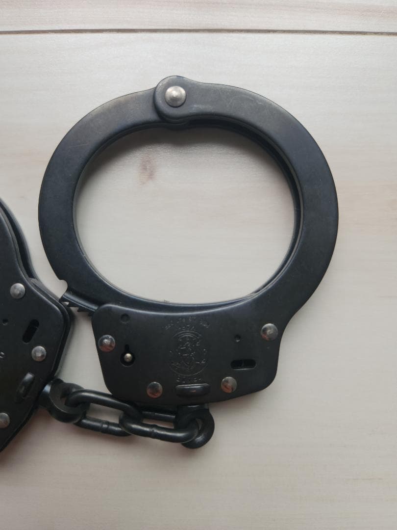 S&W スミス&ウェッソン ハンドカフ 手錠 M100-1 鍵付き 黒