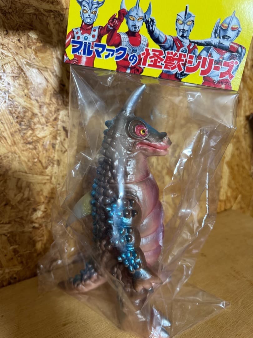 ブルマァク　新品未開封　ブラックギラス　ソフビ