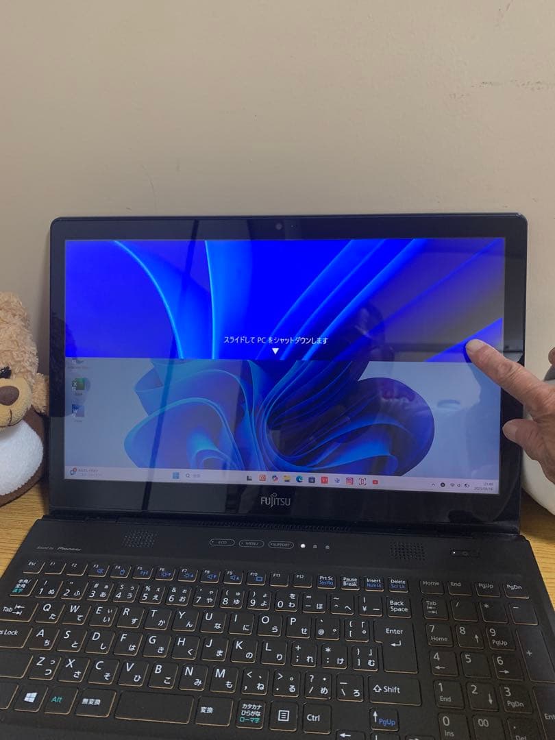 富士通タッチパネルi7/8/新品SSD 240GB 2024 office