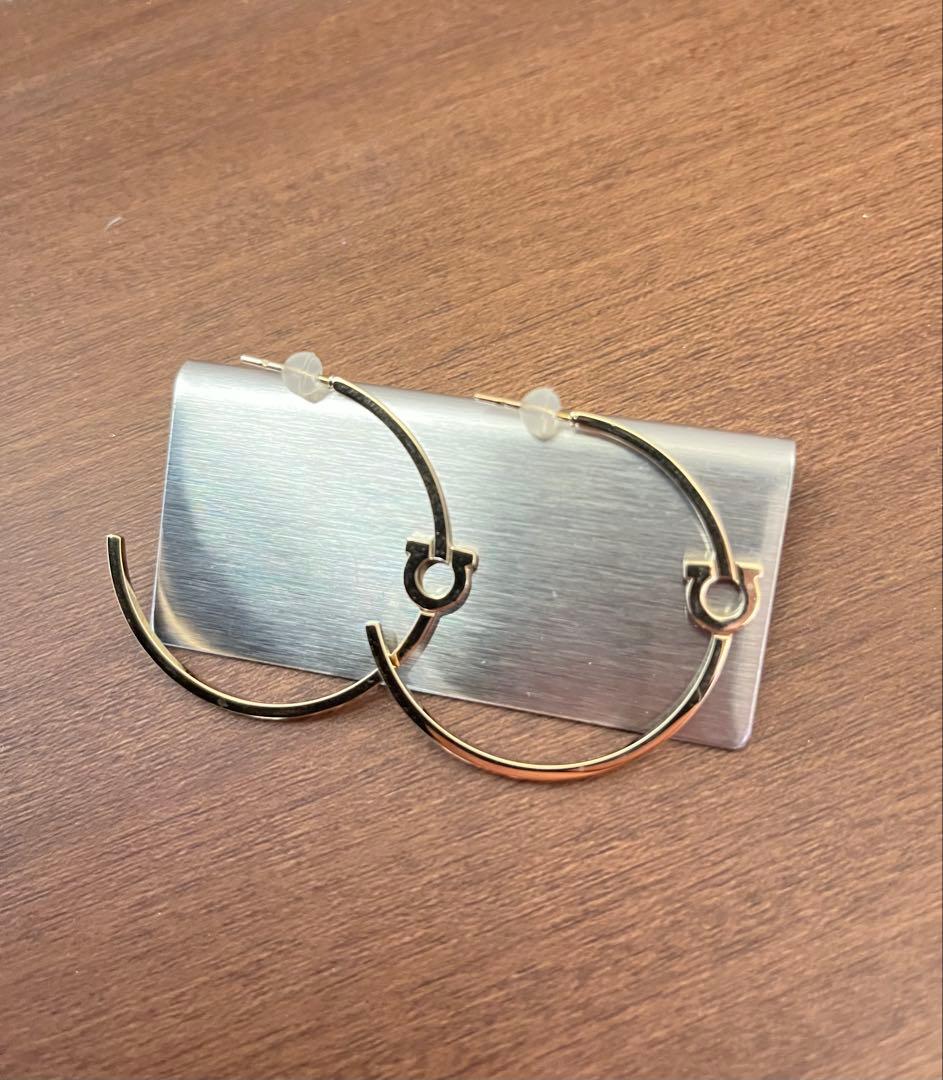 サルヴァトーレ・フェラガモ　ガンチーニ　フープピアス